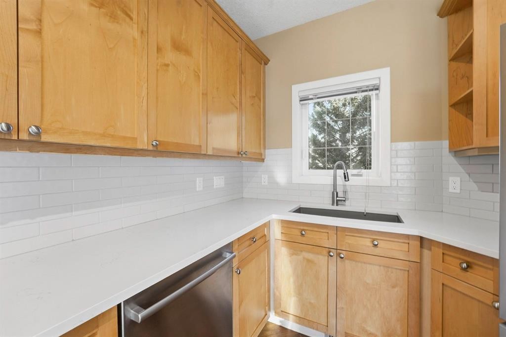 33 Prominence Park Sw, Calgary, AB - Indoor Photo Showing Kitchen
