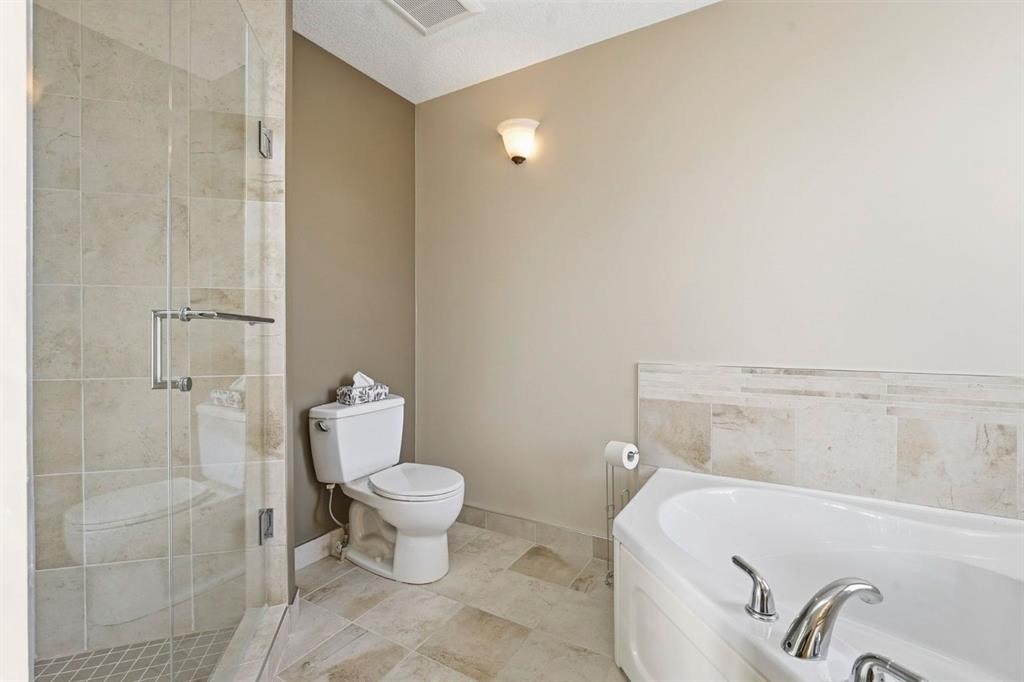 33 Prominence Park Sw, Calgary, AB - Indoor Photo Showing Bathroom