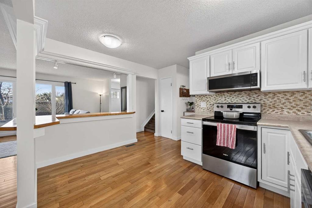 98 Ranch Glen Drive Nw, Calgary, AB - Indoor Photo Showing Kitchen With Upgraded Kitchen