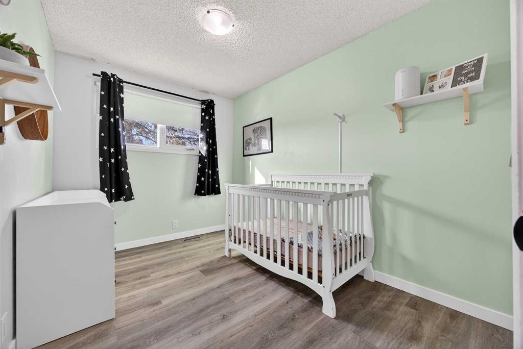 98 Ranch Glen Drive Nw, Calgary, AB - Indoor Photo Showing Bedroom