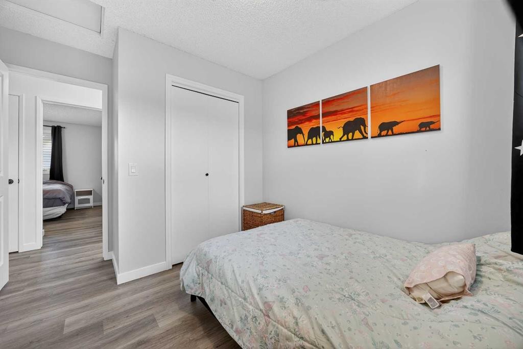 98 Ranch Glen Drive Nw, Calgary, AB - Indoor Photo Showing Bedroom
