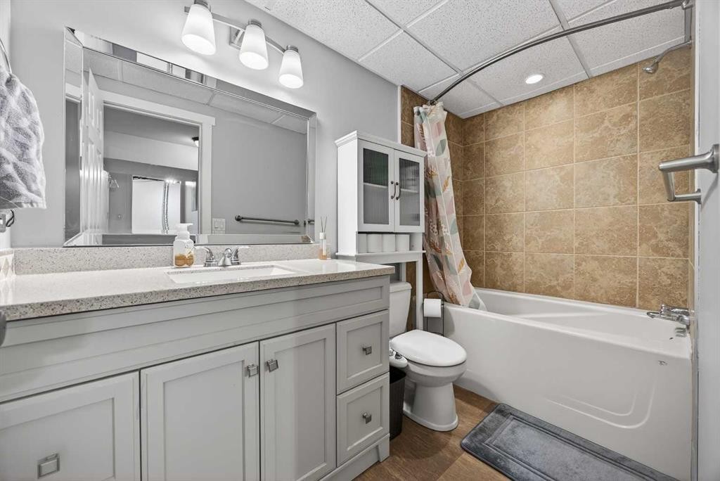 98 Ranch Glen Drive Nw, Calgary, AB - Indoor Photo Showing Bathroom