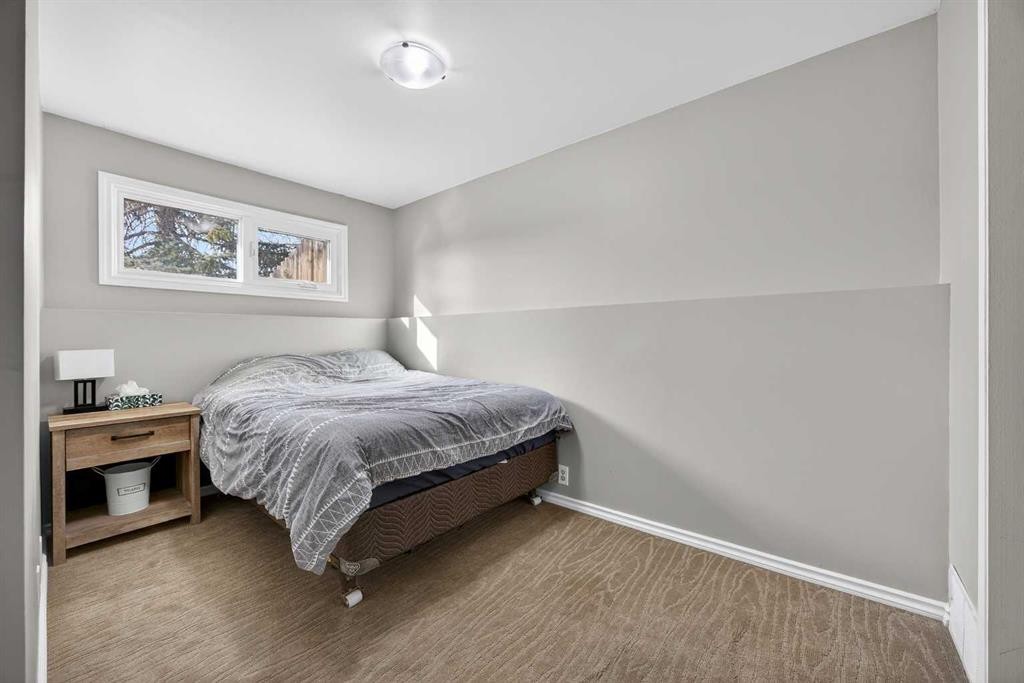 98 Ranch Glen Drive Nw, Calgary, AB - Indoor Photo Showing Bedroom
