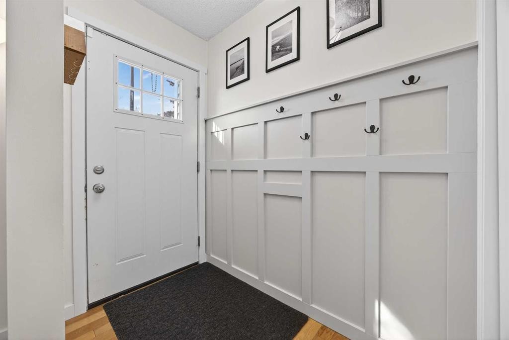 98 Ranch Glen Drive Nw, Calgary, AB - Indoor Photo Showing Other Room