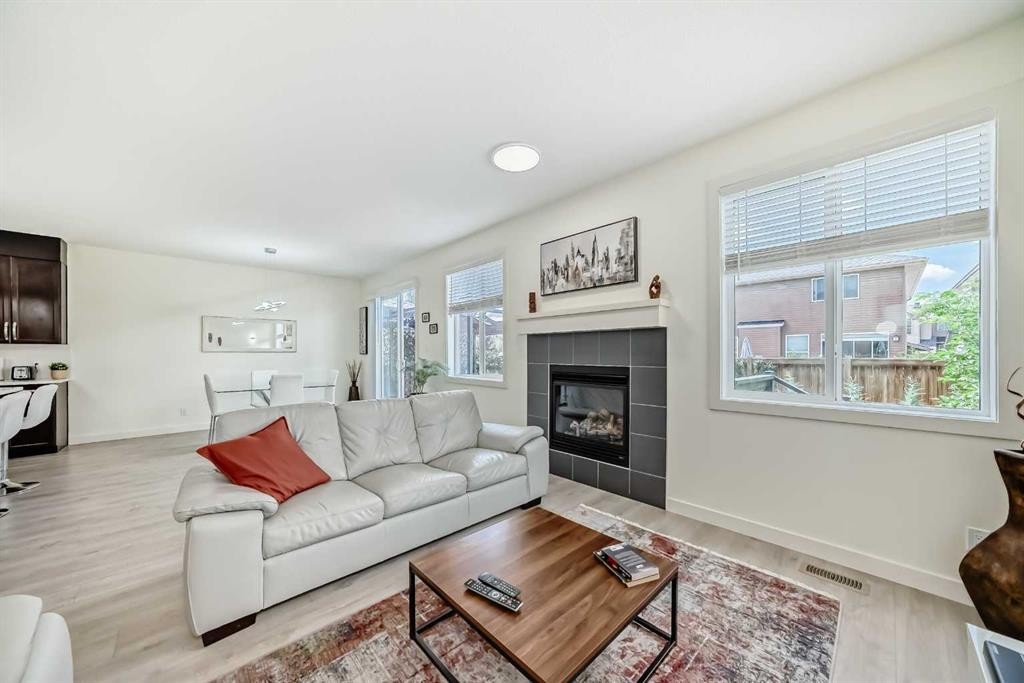 437 Auburn Bay Drive Se, Calgary, AB