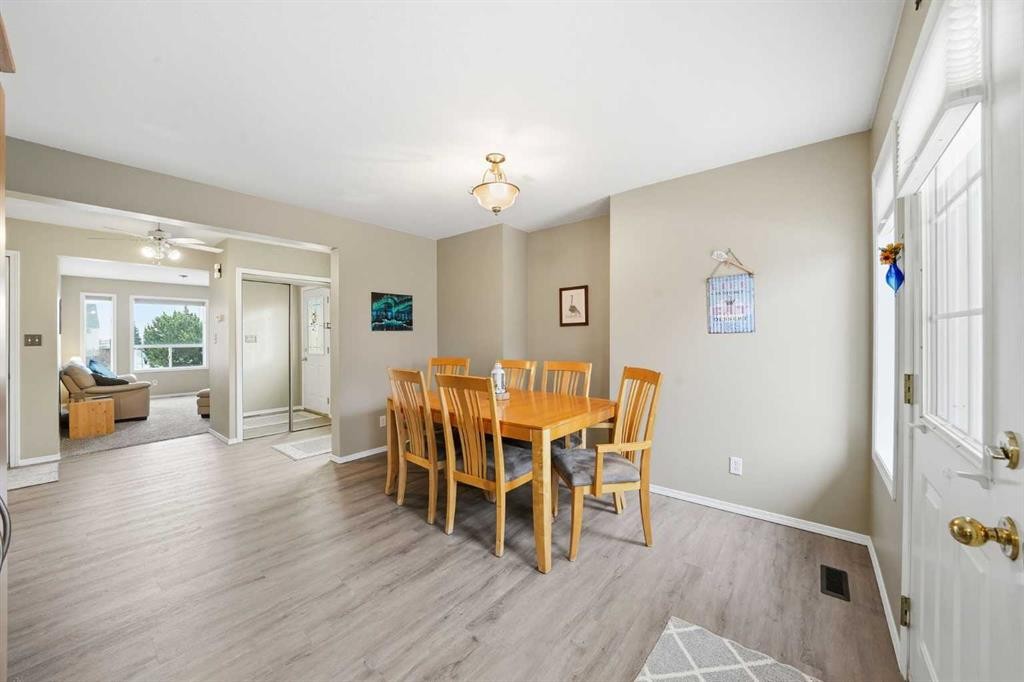 302 Strathaven Drive, Strathmore, AB - Indoor Photo Showing Dining Room
