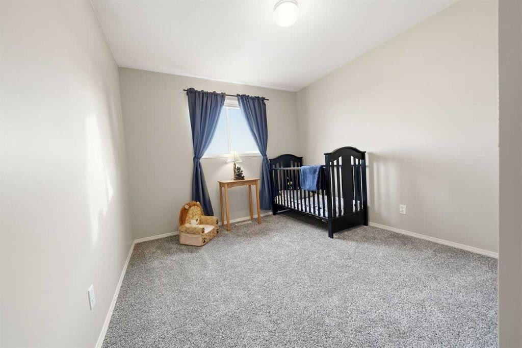 302 Strathaven Drive, Strathmore, AB - Indoor Photo Showing Bedroom