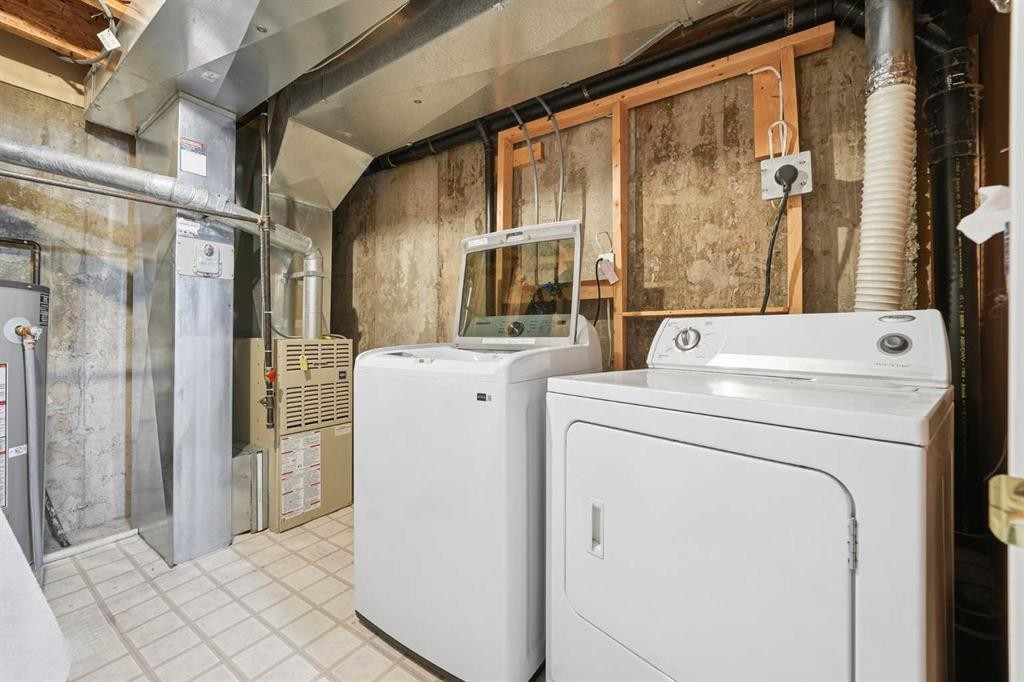 302 Strathaven Drive, Strathmore, AB - Indoor Photo Showing Laundry Room