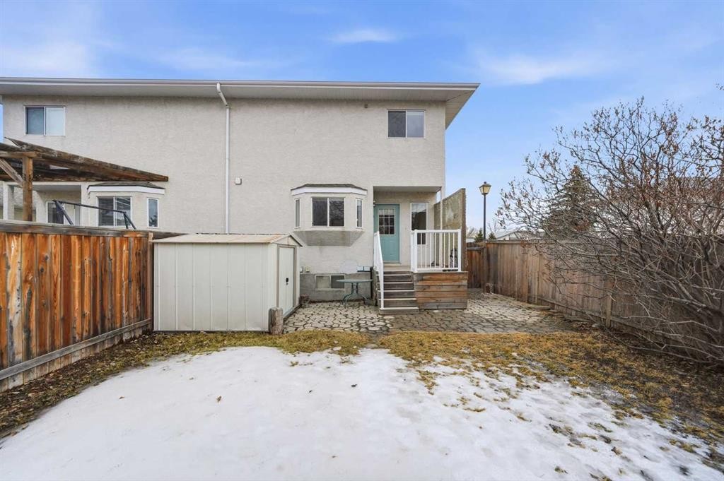 302 Strathaven Drive, Strathmore, AB - Outdoor