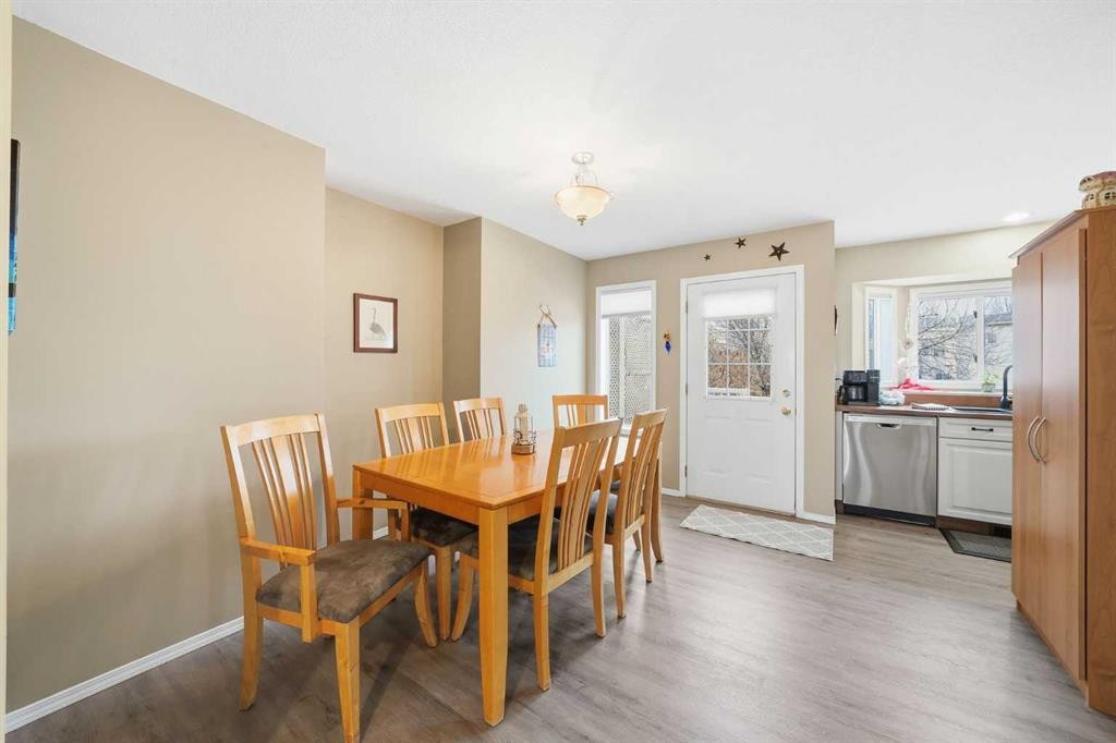 302 Strathaven Drive, Strathmore, AB - Indoor Photo Showing Dining Room