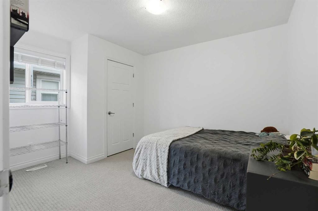 49 Williamstown Green Nw, Airdrie, AB - Indoor Photo Showing Bedroom