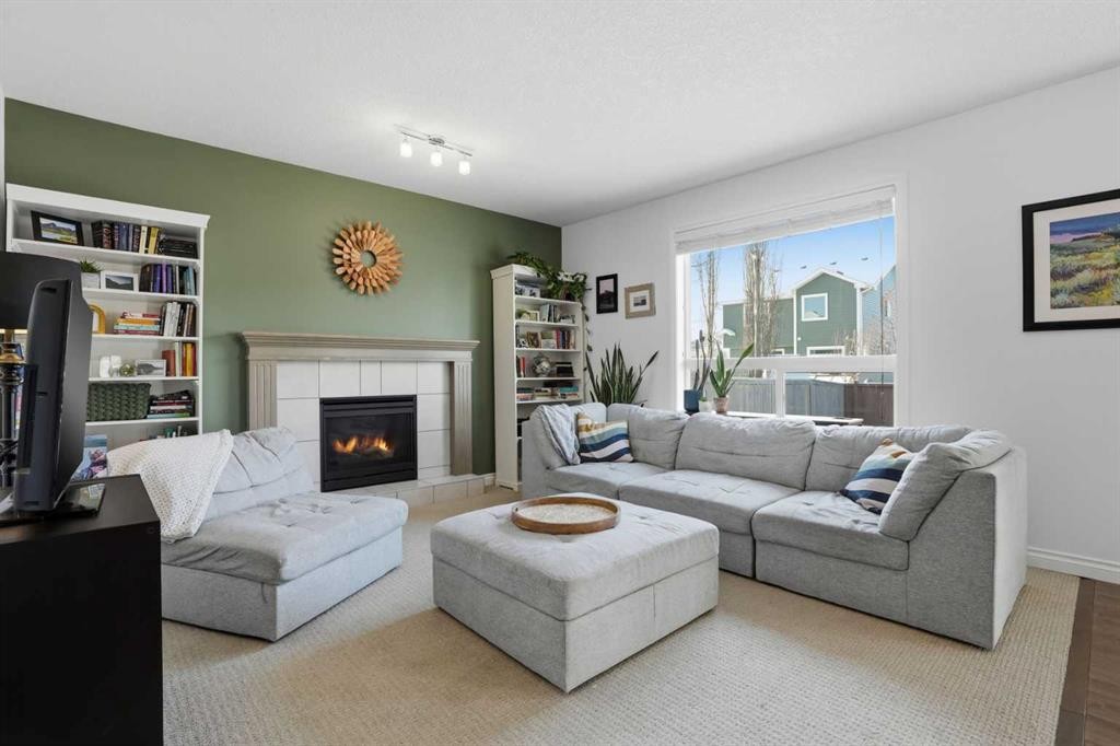 49 Williamstown Green Nw, Airdrie, AB - Indoor Photo Showing Living Room With Fireplace