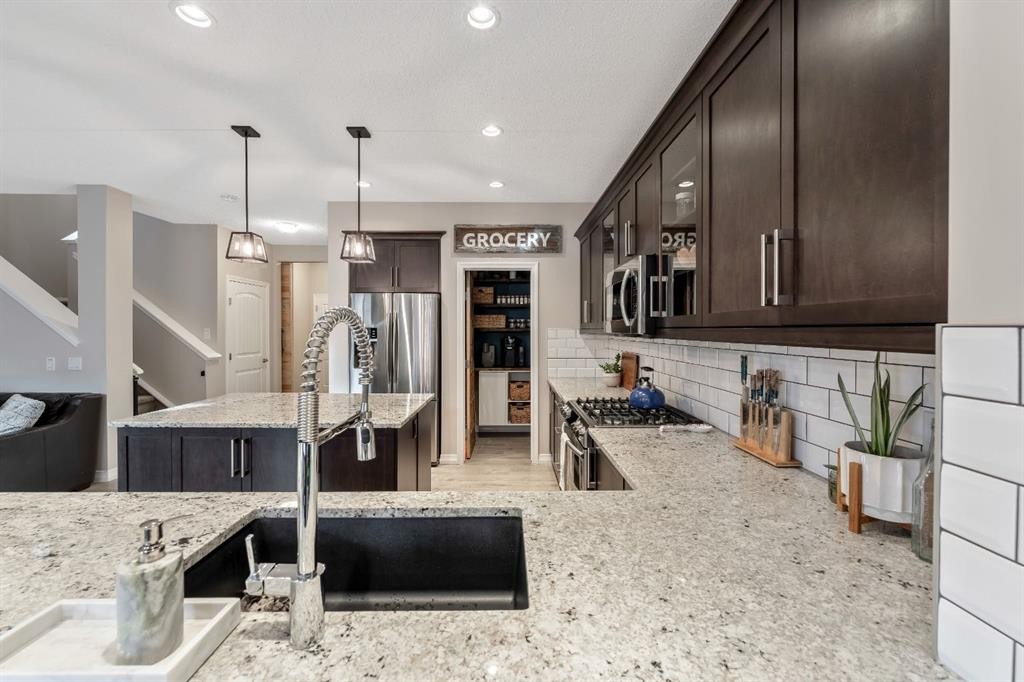 159 Riviera View, Cochrane, AB - Indoor Photo Showing Kitchen With Upgraded Kitchen