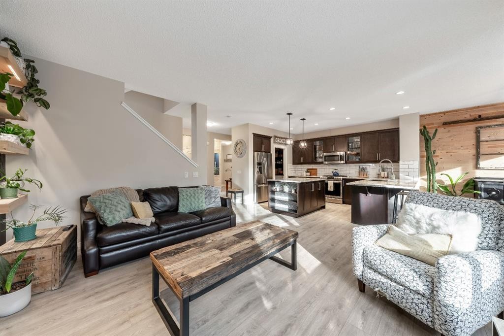 159 Riviera View, Cochrane, AB - Indoor Photo Showing Living Room