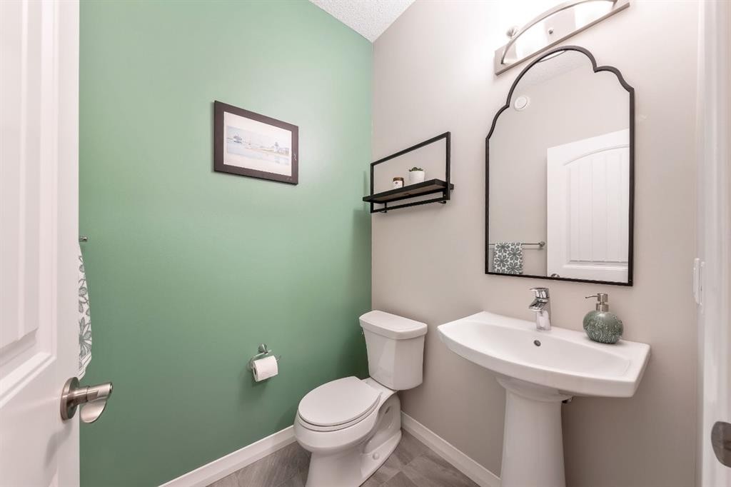 159 Riviera View, Cochrane, AB - Indoor Photo Showing Bathroom