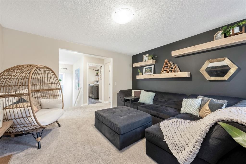 159 Riviera View, Cochrane, AB - Indoor Photo Showing Living Room