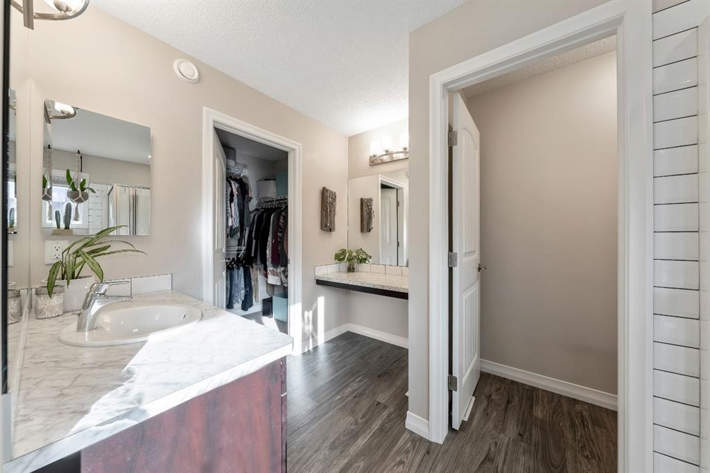 159 Riviera View, Cochrane, AB - Indoor