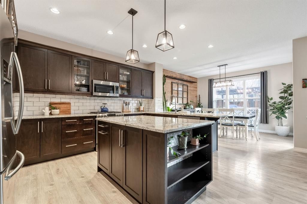 159 Riviera View, Cochrane, AB - Indoor Photo Showing Kitchen With Upgraded Kitchen