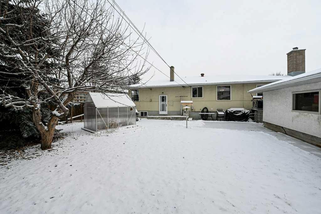 1455 Russell Road Ne, Calgary, AB - Outdoor