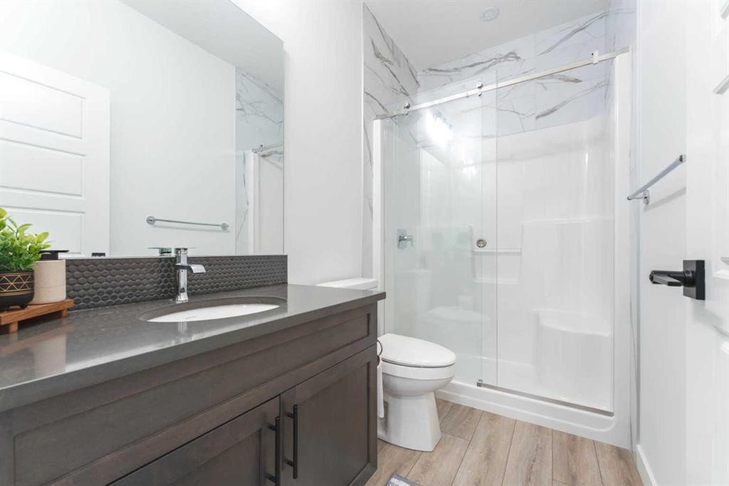 200 Lewiston Drive Ne, Calgary, AB - Indoor Photo Showing Bathroom