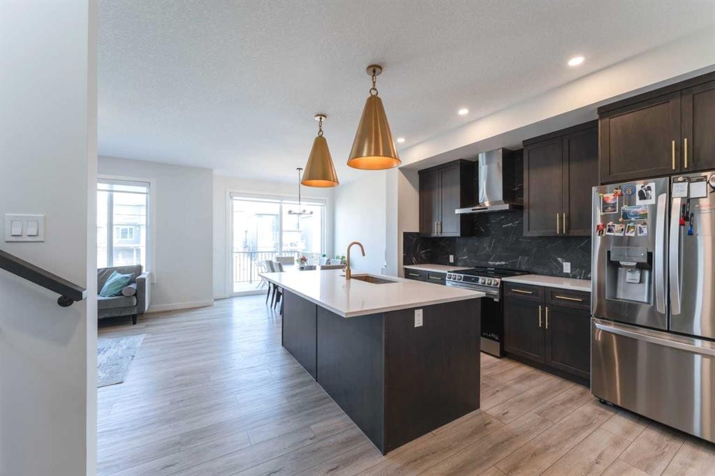 200 Lewiston Drive Ne, Calgary, AB - Indoor Photo Showing Kitchen With Upgraded Kitchen