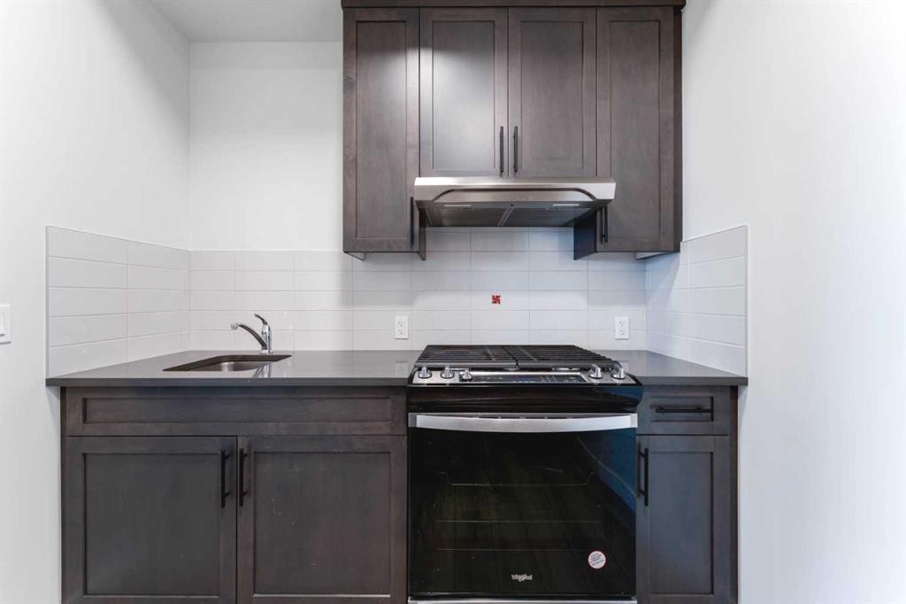 200 Lewiston Drive Ne, Calgary, AB - Indoor Photo Showing Kitchen
