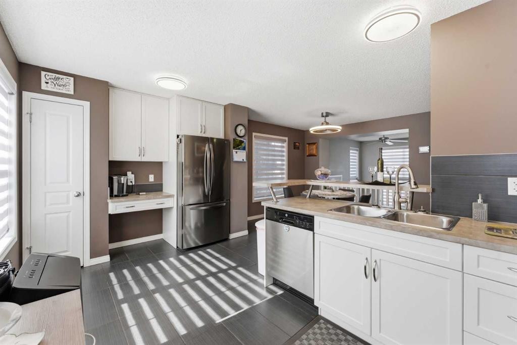 59 New Brighton Common Se, Calgary, AB - Indoor Photo Showing Kitchen With Double Sink