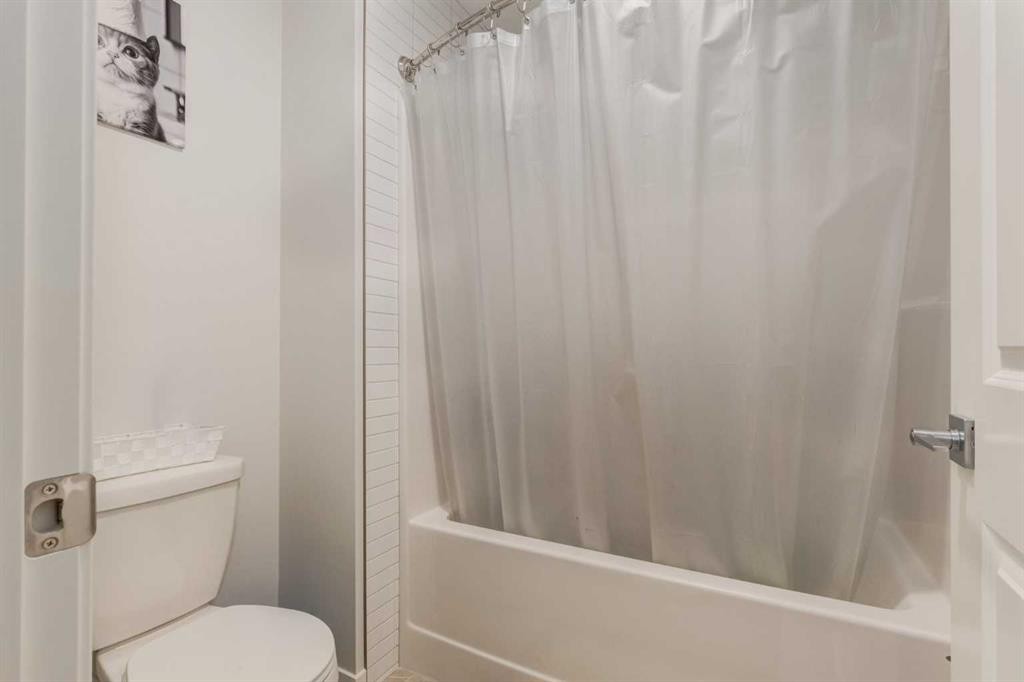 29 Marmot Passage Nw, Calgary, AB - Indoor Photo Showing Bathroom
