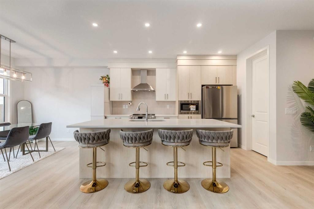 29 Marmot Passage Nw, Calgary, AB - Indoor Photo Showing Kitchen With Stainless Steel Kitchen With Upgraded Kitchen