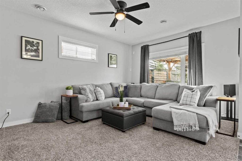 69 Ravenskirk Close Se, Airdrie, AB - Indoor Photo Showing Living Room