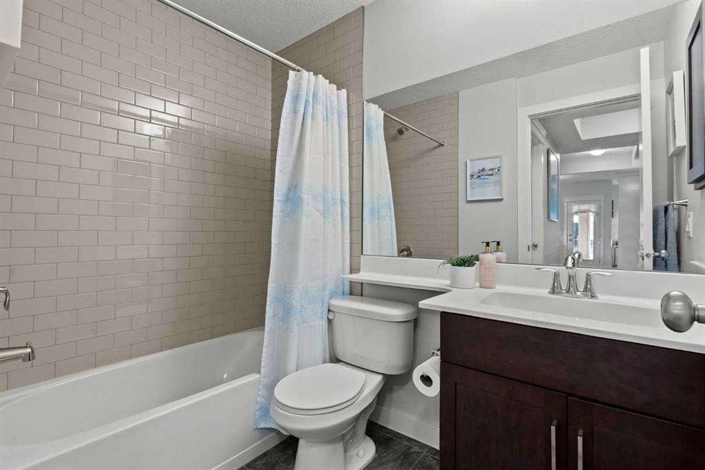 69 Ravenskirk Close Se, Airdrie, AB - Indoor Photo Showing Bathroom