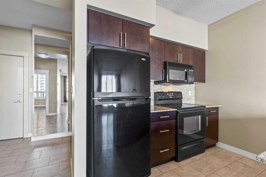 1103-8880 Horton Road Se, Calgary, AB - Indoor Photo Showing Kitchen