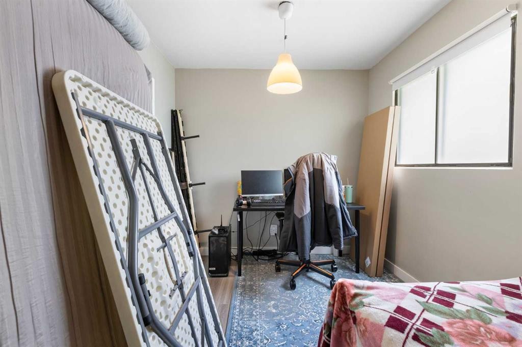 173 Gordon Drive Sw, Calgary, AB - Indoor Photo Showing Bedroom