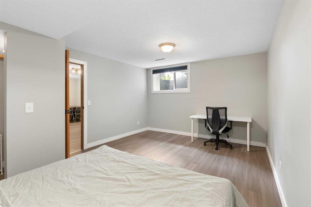 173 Gordon Drive Sw, Calgary, AB - Indoor Photo Showing Bedroom