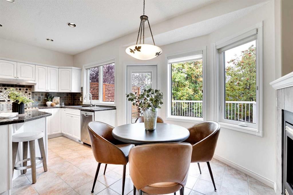 38 Strathridge Crescent Sw, Calgary, AB - Indoor Photo Showing Dining Room