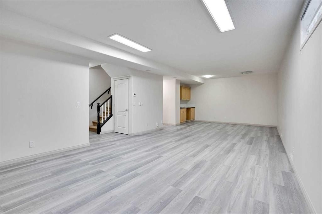 38 Strathridge Crescent Sw, Calgary, AB - Indoor Photo Showing Other Room