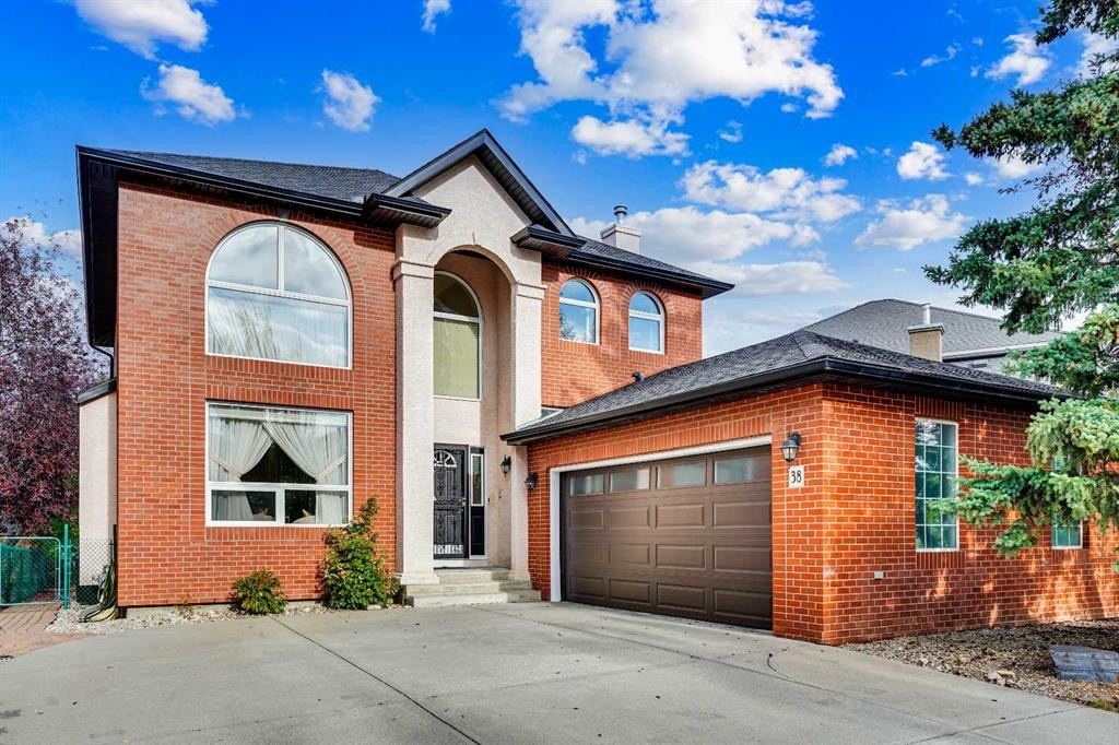 38 Strathridge Crescent Sw, Calgary, AB - Outdoor