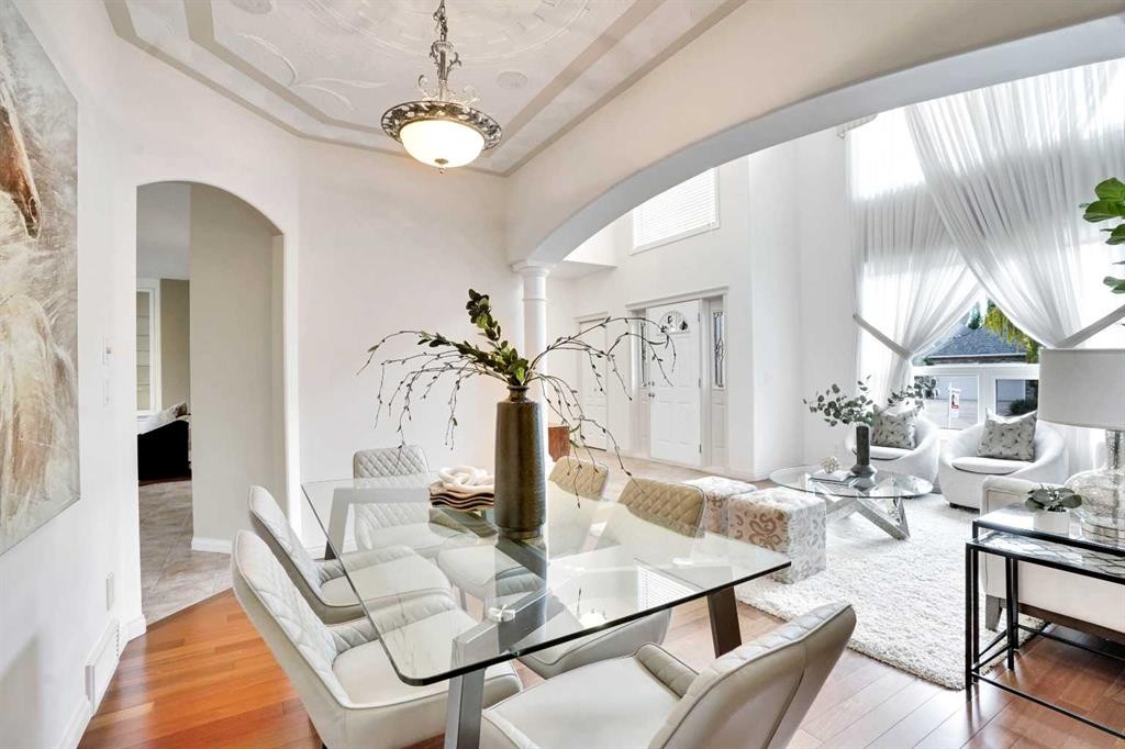 38 Strathridge Crescent Sw, Calgary, AB - Indoor