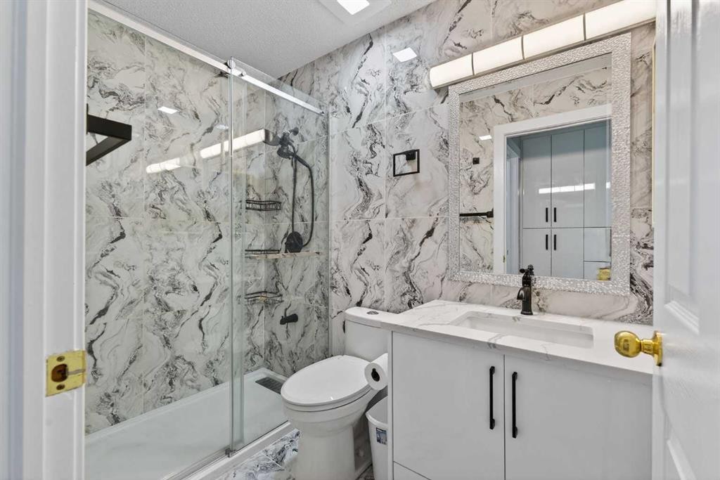 49 Taravista Way Ne, Calgary, AB - Indoor Photo Showing Bathroom