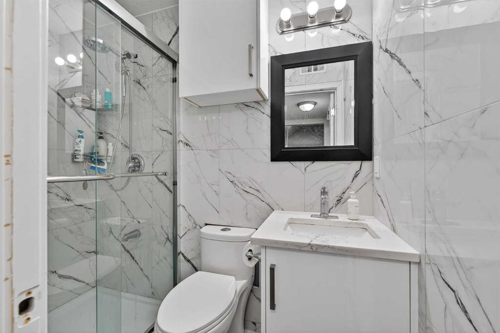 49 Taravista Way Ne, Calgary, AB - Indoor Photo Showing Bathroom