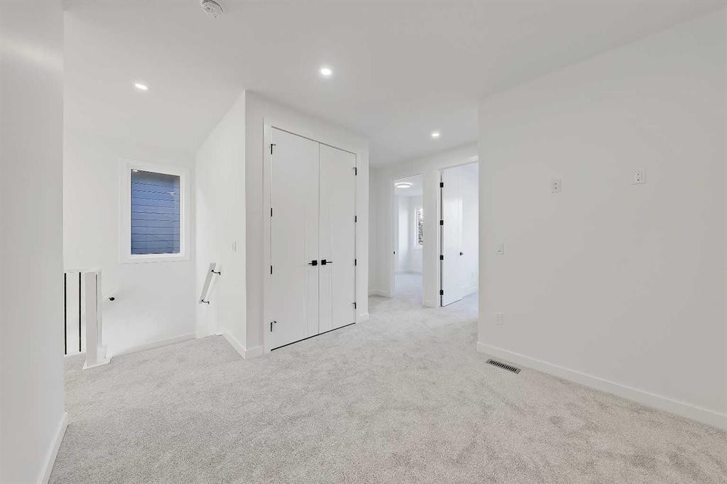 8136 47 Avenue Nw, Calgary, AB - Indoor Photo Showing Other Room