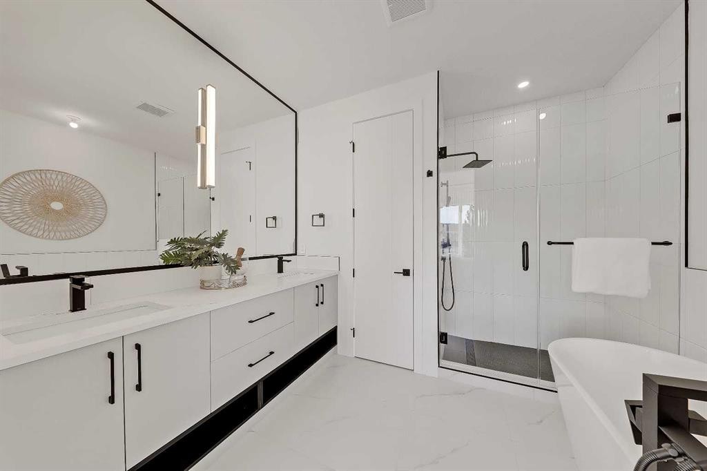 8136 47 Avenue Nw, Calgary, AB - Indoor