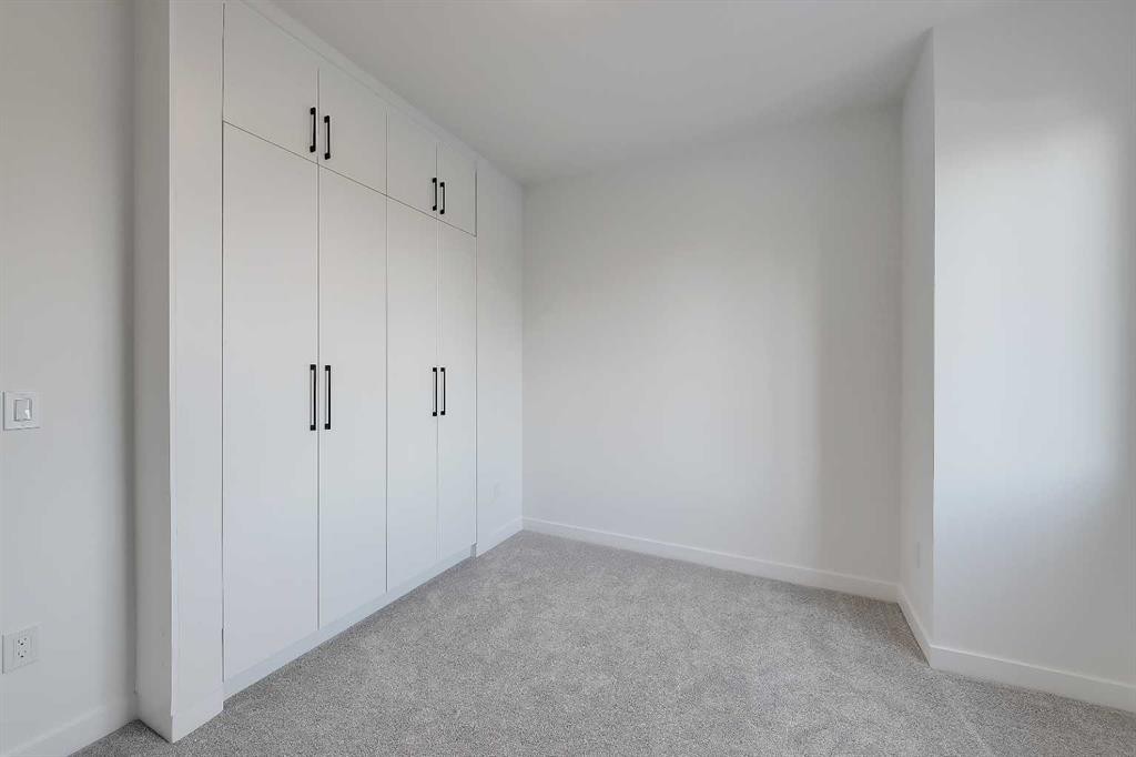 8136 47 Avenue Nw, Calgary, AB - Indoor Photo Showing Other Room