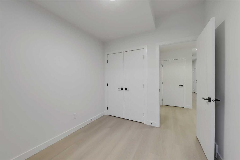 8136 47 Avenue Nw, Calgary, AB - Indoor Photo Showing Other Room