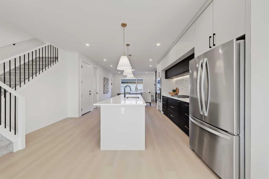 8136 47 Avenue Nw, Calgary, AB - Indoor Photo Showing Kitchen