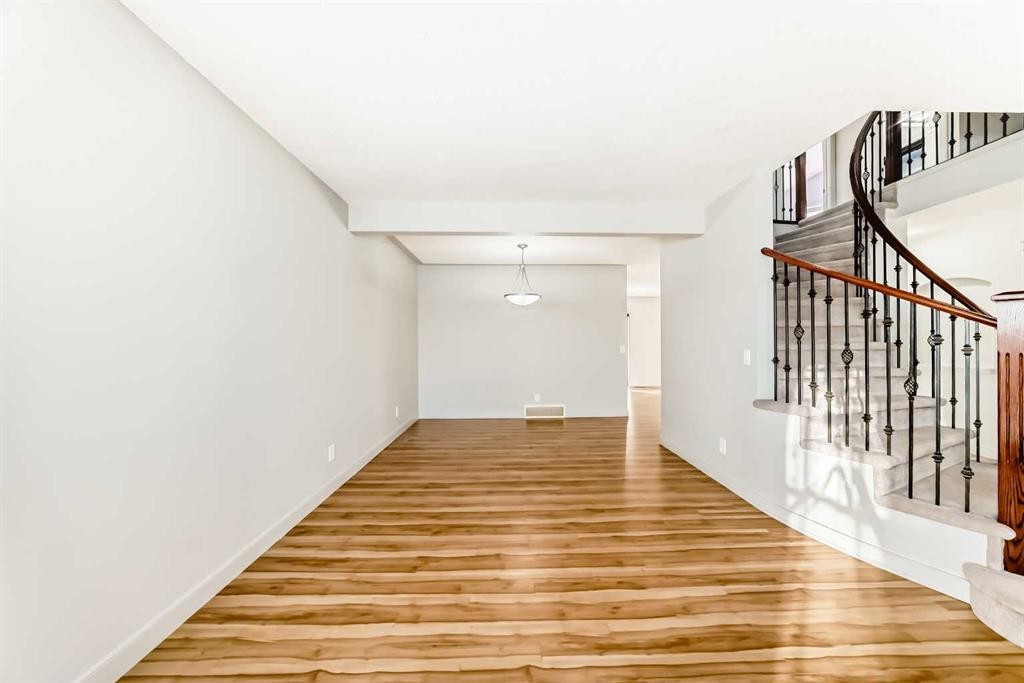 1156 Sherwood Boulevard Nw, Calgary, AB - Indoor Photo Showing Other Room