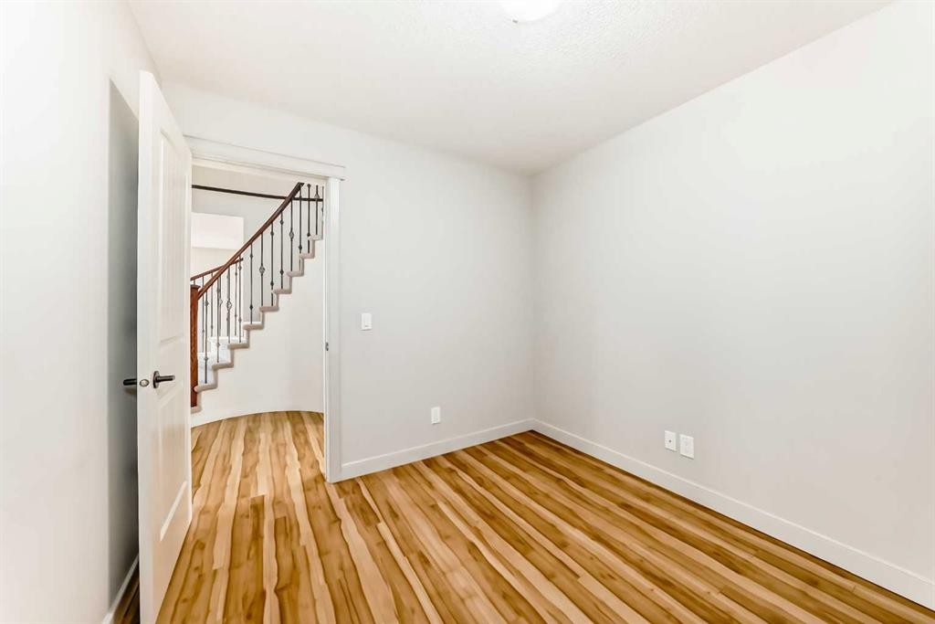 1156 Sherwood Boulevard Nw, Calgary, AB - Indoor Photo Showing Other Room