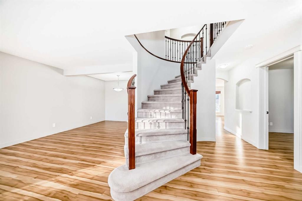 1156 Sherwood Boulevard Nw, Calgary, AB - Indoor Photo Showing Other Room