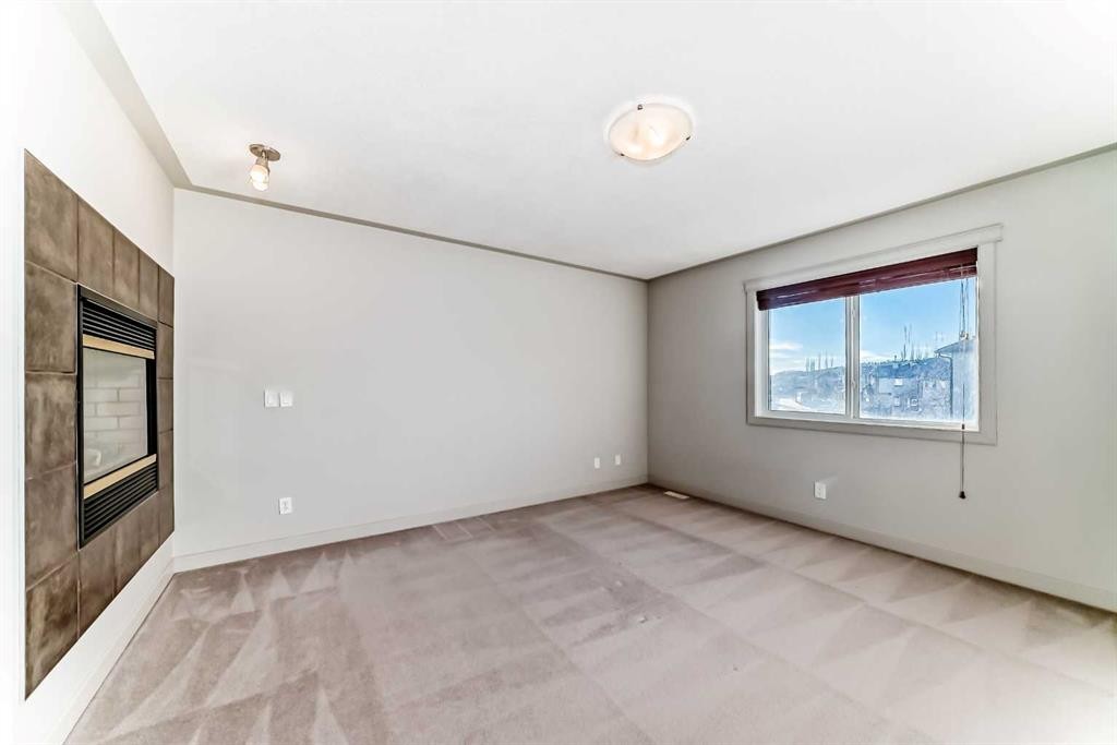 1156 Sherwood Boulevard Nw, Calgary, AB - Indoor Photo Showing Other Room