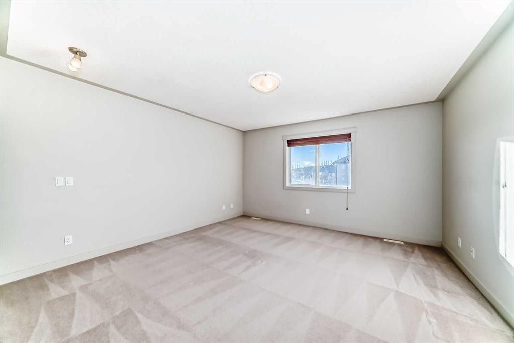1156 Sherwood Boulevard Nw, Calgary, AB - Indoor Photo Showing Other Room
